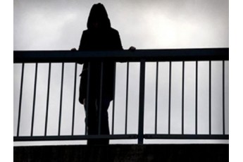 Вагітна жінка намагалась стрибнути з мосту на Житомирщині