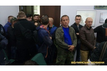 Депутати Луцької міськради заблоковані у сесійній залі
