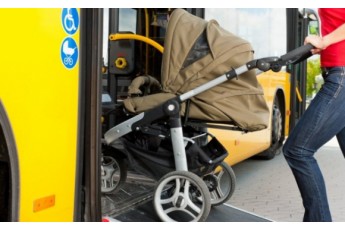Лучани висловились щодо права маршрутників не перевозити мам з візочками