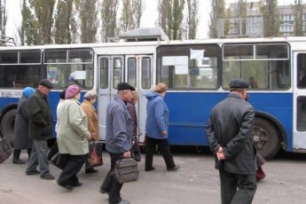 У Луцьку збирають підписи за платний проїзд пенсіонерів у тролейбусах