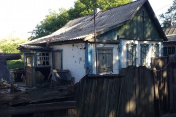 Бойовики випалюють будинки місцевих жителів на Донеччині