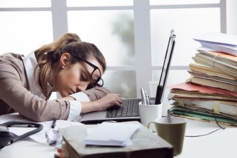 Психолог розповіла, від чого частіше втомлюються на роботі