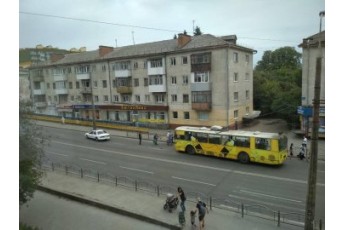 У Луцьку тролейбус зіткнувся з легковиком