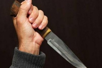 Підліток, захищаючи матір, ударив ножем її співмешканця на Донеччині