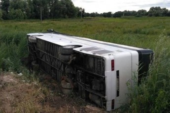 Автобус із 53 пасажирами перекинувся на Рівненщині
