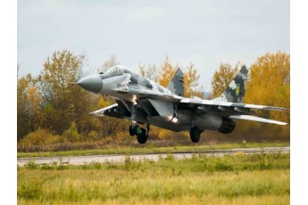 Військовий літак розбився у Польщі, пілот загинув