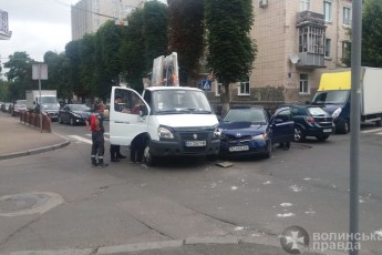 У Луцьку через ДТП заблоковано рух по Шопена (фото)