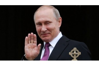 Путіна на підборах висміяли в соцмережах (ФОТО)
