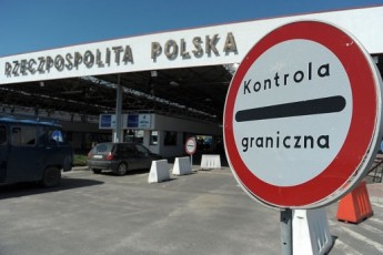 На польському кордоні затримали двох українців, які пограбували обмінник