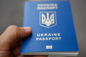 Майже 10 мільйонів українців оформили біометричні паспорти