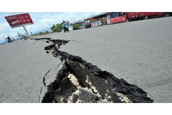 Понад 160 людей постраждали внаслідок потужного землетрусу в Індонезії