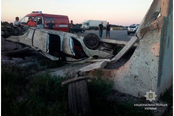 Смертельне ДТП на Полтавщині: водій врізався в зупинку