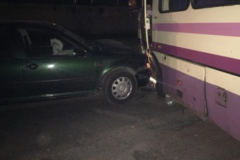 У Луцьку п’яний іноземець на Volkswagen врізався в автобус