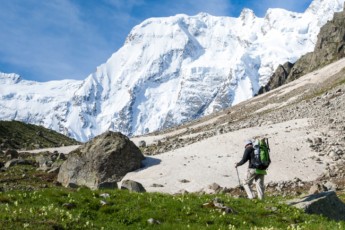 Зірвався в ущелину: український альпініст загинув у горах в Росії