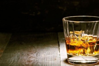 Обсяг нелегального алкоголю на українську ринку становить понад 50%