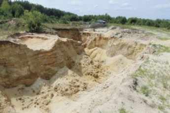 4-річний хлопчик загинув під завалами піску на Рівненщині