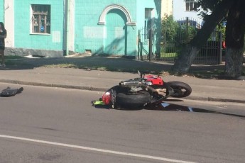 У Луцьку мотоцикліст загинув після зіткнення з бусом