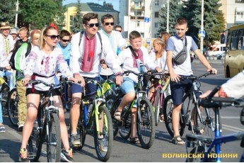 Лучани провели велопробіг у вишиванках до Дня Незалежності