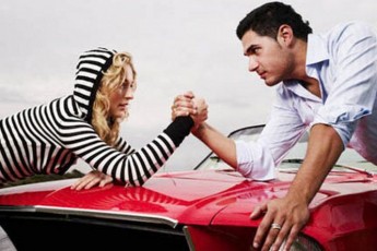 Чоловіки чи жінки: хто краще керує автомобілем