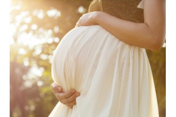 Розмір допомоги по вагітності та пологах в Україні: що гарантує держава