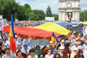 Молдова хоче об'єднатися з Румунією: у Кишиневі відбувся мітинг
