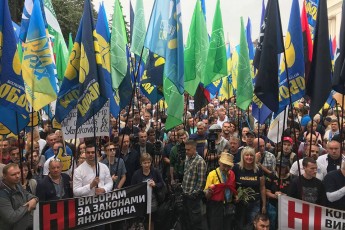 Всеукраїнська акція на підтримку нового Виборчого кодексу розпочалась під Верховною Радою