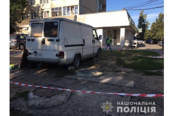 Вбивство: у Львові знайшли труп у фургоні (фото)