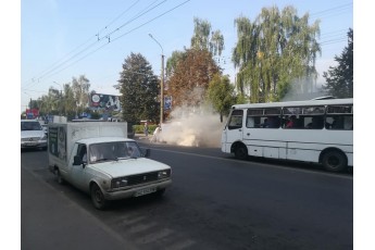 У Луцьку посеред дороги задимівся автомобіль (фото)