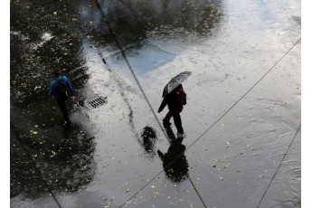Українців попередили про дощі та грози на вихідних