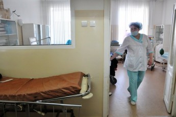 Медичний скандал в Україні: неуки-лікарі вкололи дитину невідомою речовиною