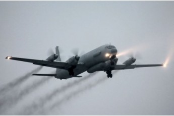 Російський літак з 14-ма військовими збили над Середземним морем
