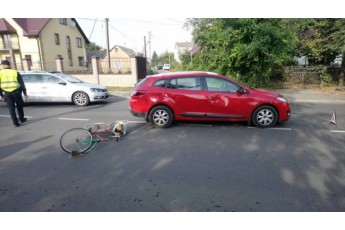 У Луцьку автомобіль збив велосипедистку (фото)