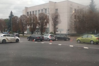 У Луцьку в центрі міста сталася аварія (фото)