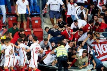 Під час футбольного матчу в Іспанії обвалилася трибуна із вболівальниками – моторошні кадри
