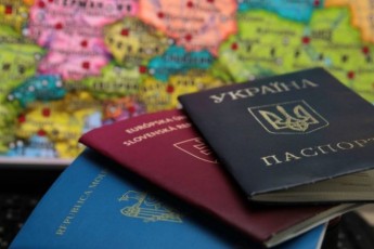 Десятки тисяч українців мають подвійне громадянство