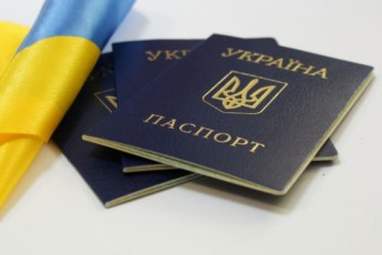 Україна погіршила свої позиції у рейтингу паспортів світу