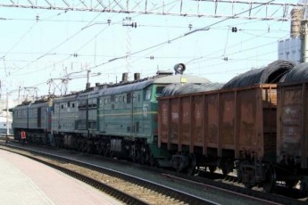 Товарний потяг зійшов з рейок на Львівщині: рух потягів ускладнений