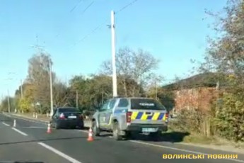 ДТП під Луцьком: від удару автівки розлетілися по різні частини дороги (фото, відео)