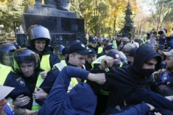 У Києві біля Майдану Незалежності сталися сутички з поліцією