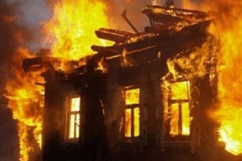 На Волині пожежа знищила дві будівлі