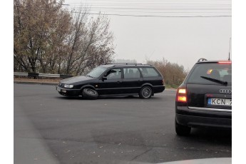 На перехресті у Луцьку у автомобіля відлетіло колесо