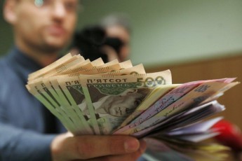 Середня зарплата в Україні сягнула 9 тисяч гривень, – Держстат