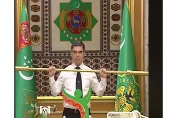 Президент Туркменістану підірвав мережу, похизувавшись навичками штангіста (відео)