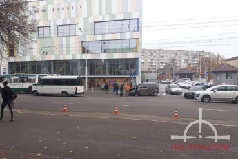 У Луцьку легковик зіткнувся з тролейбусом (фото)