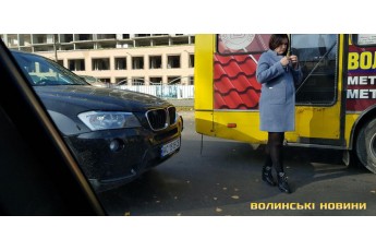 У Луцьку BMW зіткнувся з маршруткою (фото)