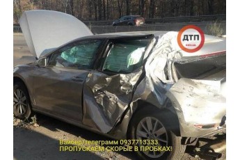Помічниця у лікарні: вантажівка протаранила авто з нардепом Лещенком (фото)