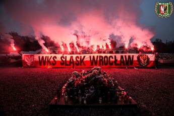 ''Путін аплодує, Путін – молодець!'': поляки влаштували фаєр-шоу на кладовищі у Львові