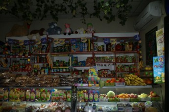 Чому в Україні масово закриваються магазини