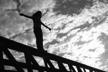 Що штовхає дітей на самогубство: пояснення психолога