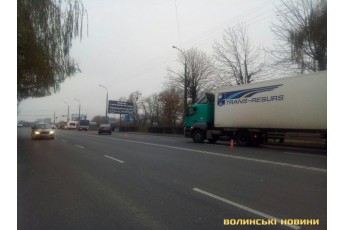 ДТП у Луцьку: зіштовхнулися легковик та вантажівка (фото)